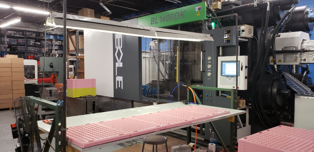 Bole 1400DK series injection molding machine at Micelli